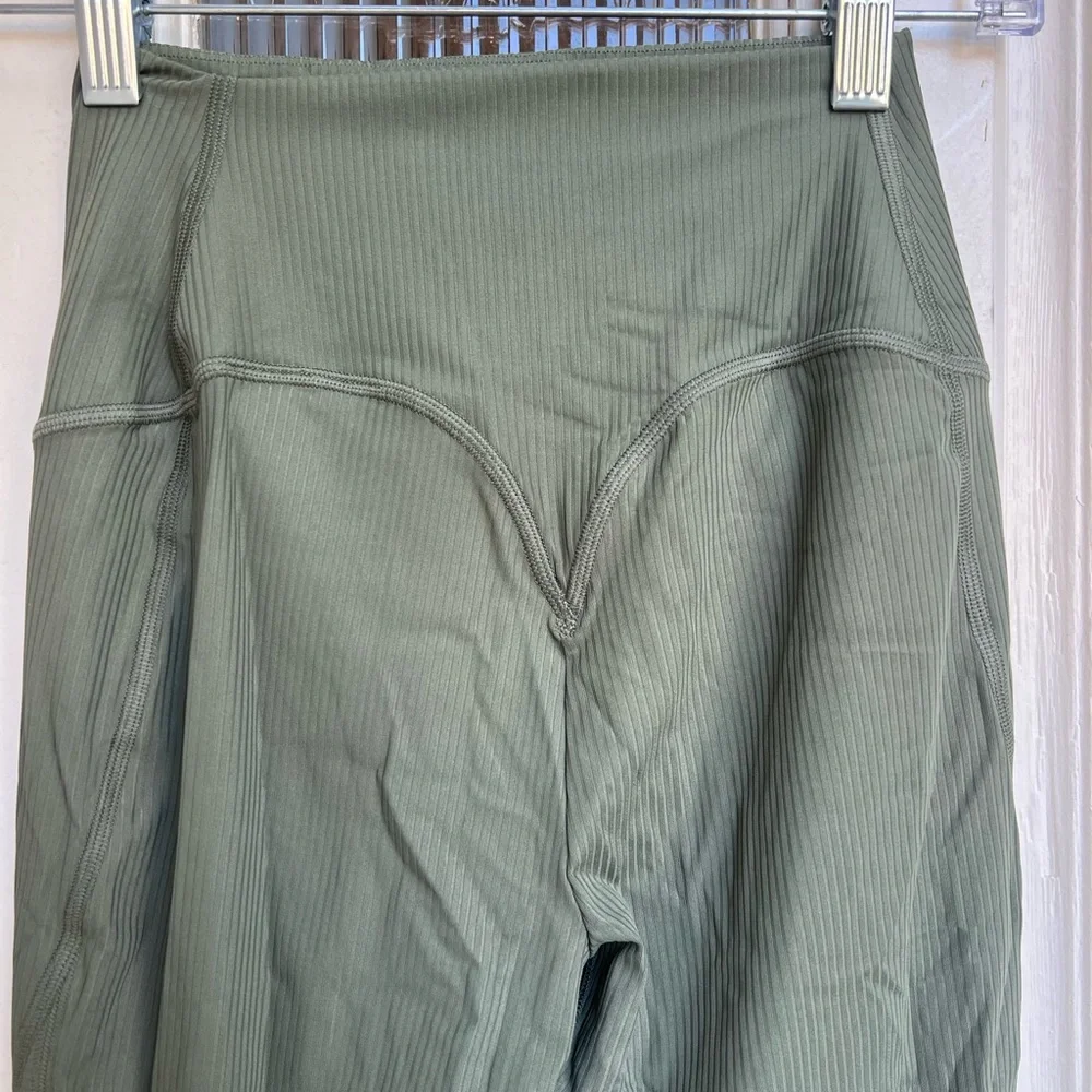 Gymshark Olive Green‎ Directional Ribbed Leggings Size XS NWT